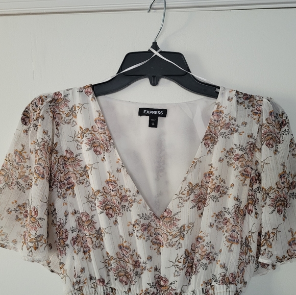 Express Metallic Floral Flutter Sleeve Midi Dress - Picture 4 of 6